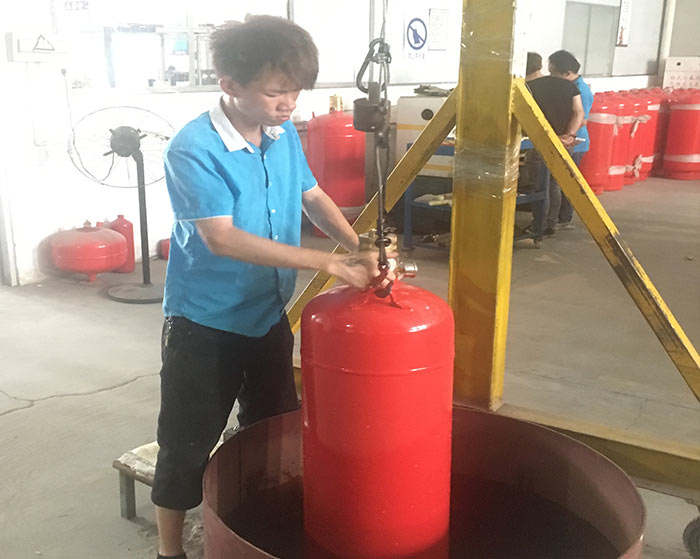 七氟丙烷氣體滅火裝置現場組裝